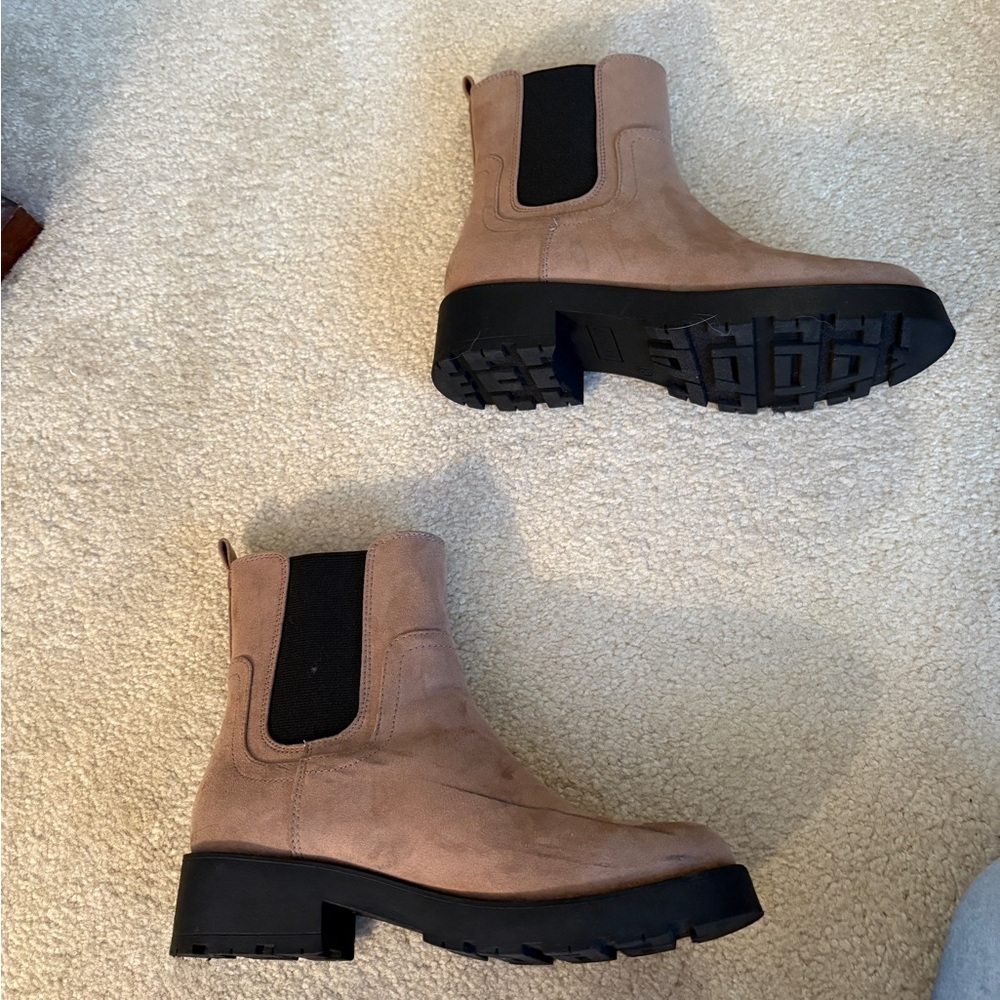 NWOT Old Navy Beige Ankle Boots